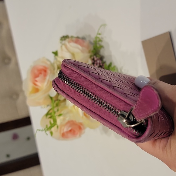 Authentic Bottega Veneta zippy wallet - Picture 4 of 10